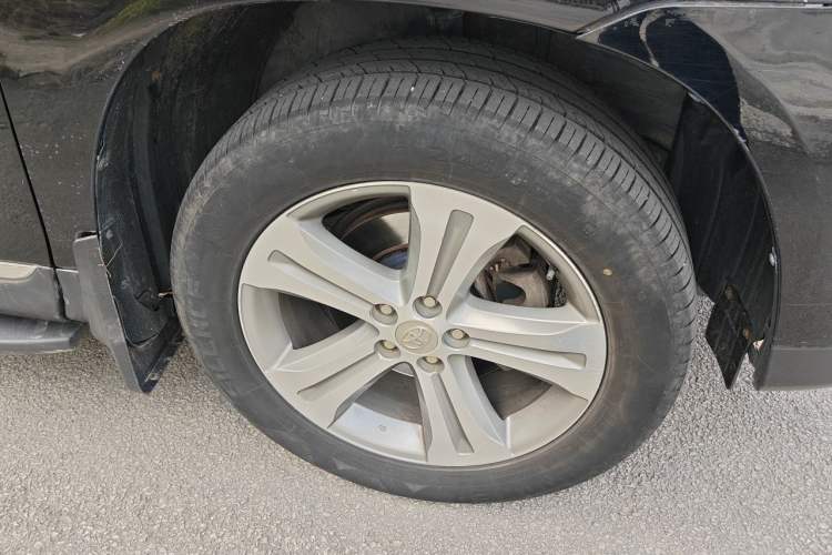 Used Toyota Highlander 2012 2.7L Two-Wheel Drive 7-Seater Luxury Edition Right Front Wheel Hub
