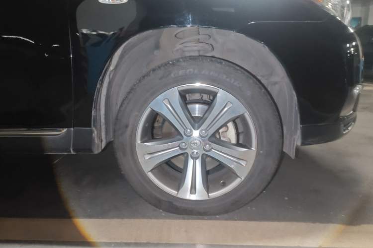 Used Toyota Highlander 2012 2.7L Two-Wheel Drive 7-Seater Luxury Edition Right Front Wheel Hub