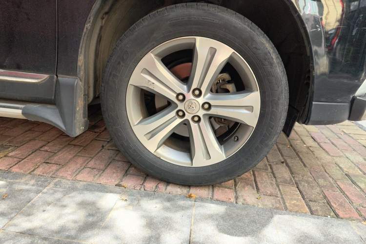 Used Toyota Highlander 2012 2.7L Two-Wheel Drive 7-Seater Luxury Edition Right Front Wheel Hub