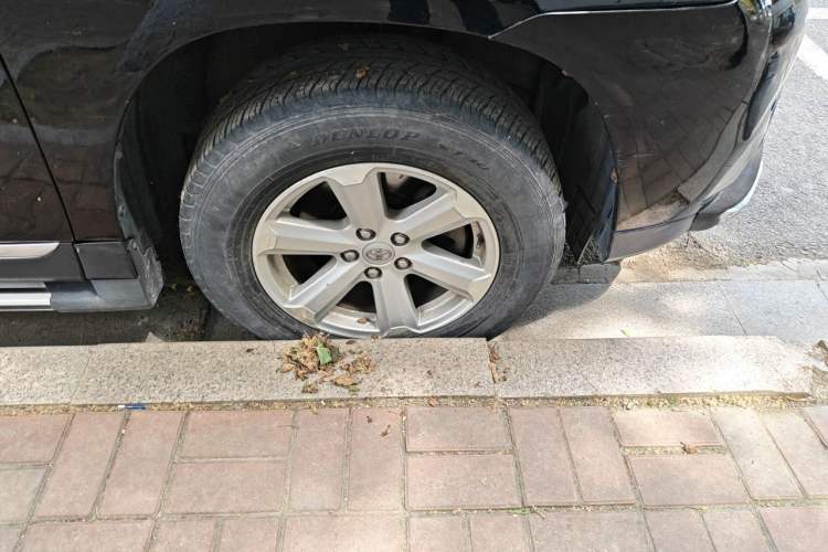 Used Toyota Highlander 2012 2.7L 2WD 5-Seater Elite Edition Right Front Wheel Hub