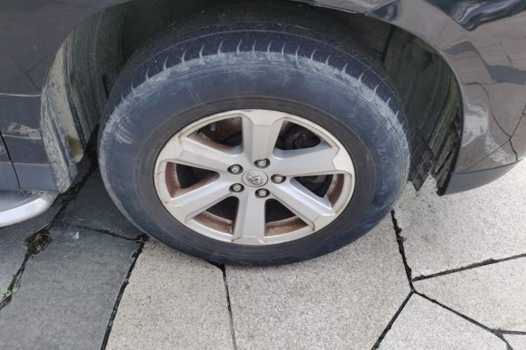 Used Toyota Highlander 2012 2.7L Two-Wheel Drive 7-Seater Elite Edition Right Front Wheel Hub