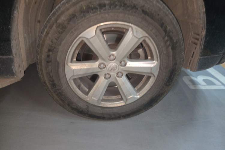 Used Toyota Highlander 2012 2.7L Two-Wheel Drive 7-Seater Elite Edition Right Front Wheel Hub