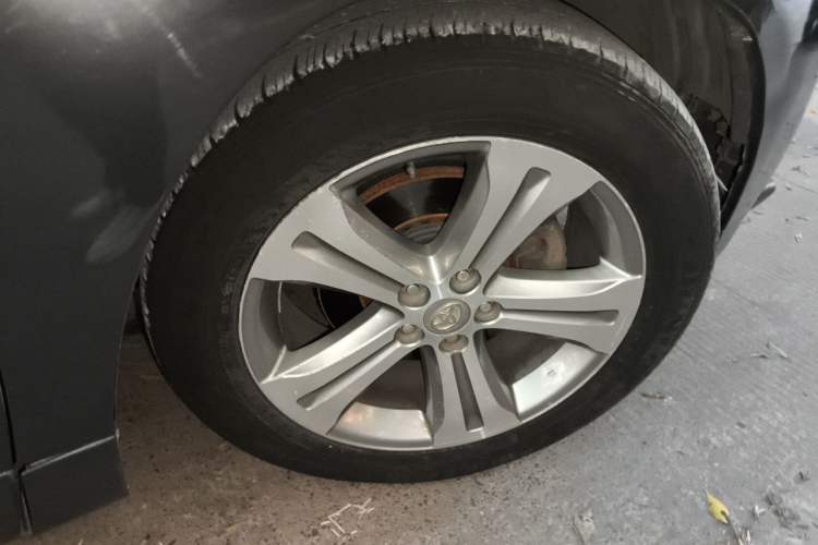 Used Toyota Highlander 2012 2.7L Two-Wheel Drive 7-Seater Luxury Edition Right Front Wheel Hub