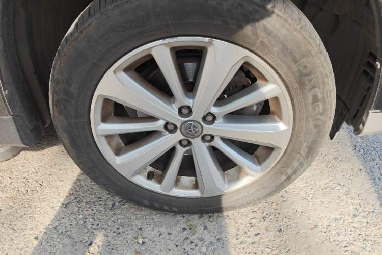 Used Toyota Highlander 2012 3.5L 4x4 7-Seater Luxury Edition Right Front Wheel Hub