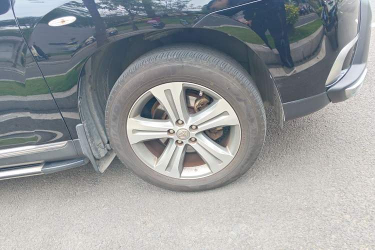 Used Toyota Highlander 2012 2.7L Two-Wheel Drive 7-Seater Luxury Edition Right Front Wheel Hub