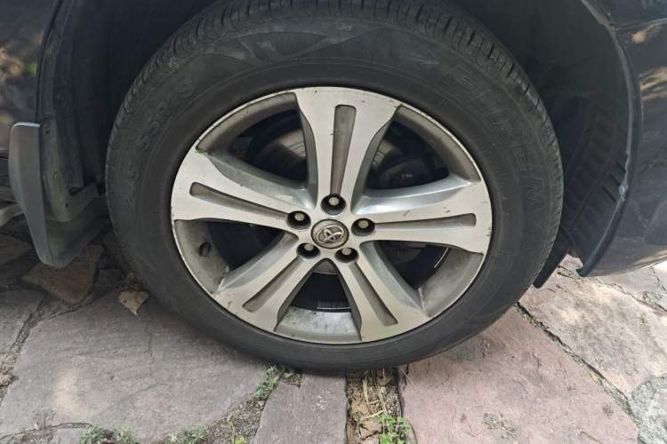 Used Toyota Highlander 2012 2.7L Two-Wheel Drive 7-Seater Luxury Edition Right Front Wheel Hub
