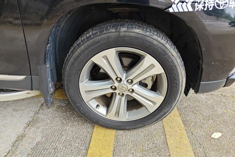 Used Toyota Highlander 2012 2.7L Two-Wheel Drive 7-Seater Luxury Edition Right Front Wheel Hub