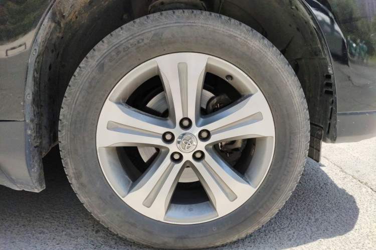 Used Toyota Highlander 2012 2.7L Two-Wheel Drive 7-Seater Luxury Edition Right Front Wheel Hub