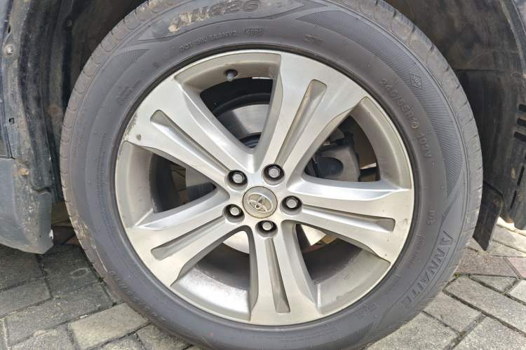 Used Toyota Highlander 2012 2.7L Two-Wheel Drive 7-Seater Luxury Edition Right Front Wheel Hub