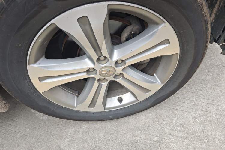 Used Toyota Highlander 2012 2.7L Two-Wheel Drive 7-Seater Luxury Edition Right Front Wheel Hub