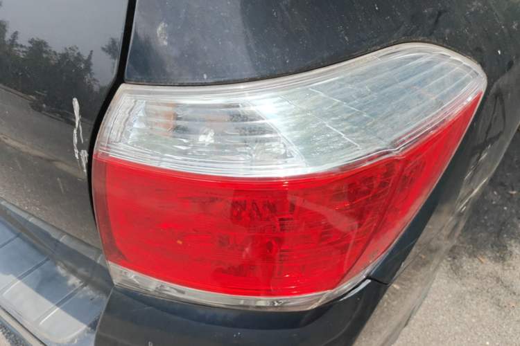 Used Toyota Highlander 2012 2.7L 2WD 5-Seater Elite Edition Right Rear Taillight