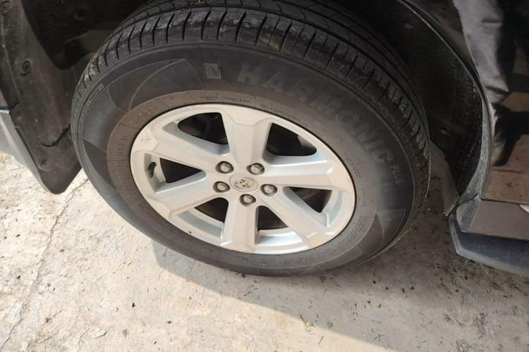 Used Toyota Highlander 2012 2.7L Two-Wheel Drive 7-Seater Elite Edition Right Rear Wheel Hub
