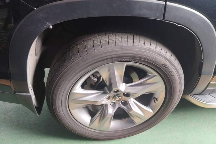 Used Toyota Highlander 2012 2.7L Two-Wheel Drive 5-Seater Sport Edition Right Rear Wheel Hub