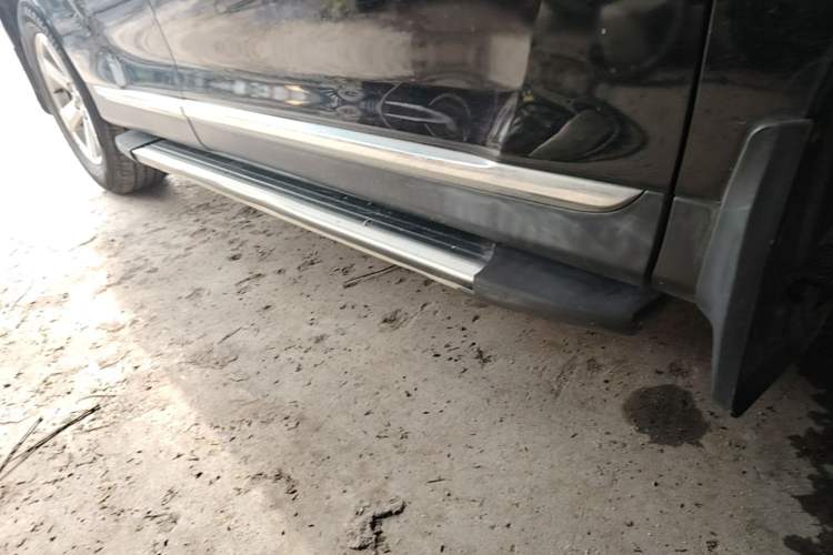Used Toyota Highlander 2012 2.7L Two-Wheel Drive 7-Seater Elite Edition Right Side Sill