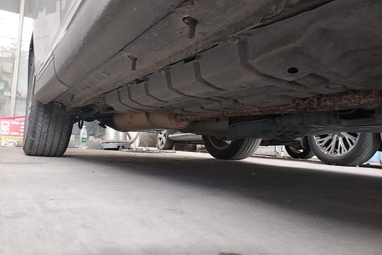 Used Toyota Highlander 2012 2.7L Two-Wheel Drive 7-Seater Luxury Edition Right Side Sill