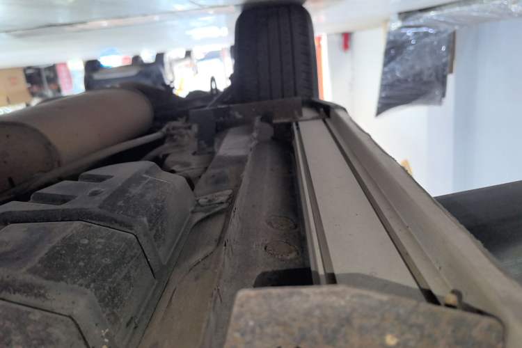 Used Toyota Highlander 2012 2.7L Two-Wheel Drive 7-Seater Luxury Edition Right Side Sill