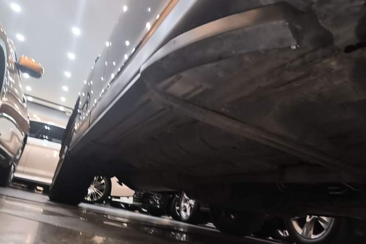 Used Toyota Highlander 2012 2.7L Two-Wheel Drive 7-Seater Luxury Edition Right Side Sill