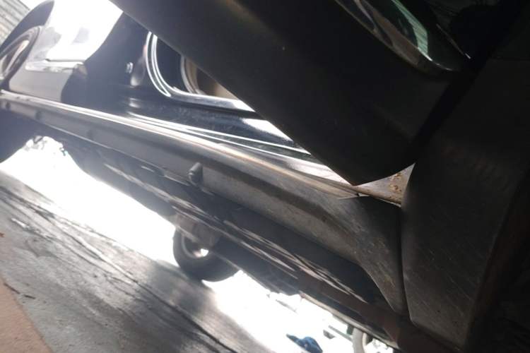 Used Toyota Highlander 2012 2.7L Two-Wheel Drive 5-Seater Sport Edition Right Side Sill