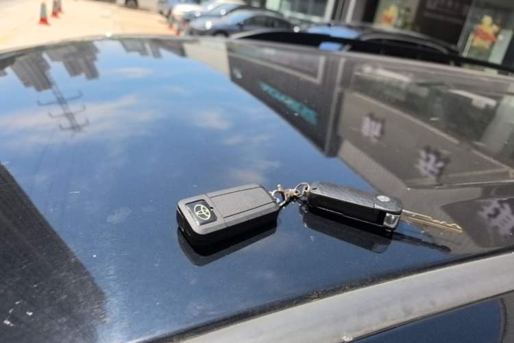 Used Toyota Highlander 2012 2.7L 2WD 5-Seater Elite Edition Roof