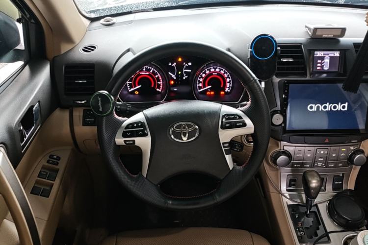 Used Toyota Highlander 2012 2.7L Two-Wheel Drive 7-Seater Luxury Edition Steering Wheel