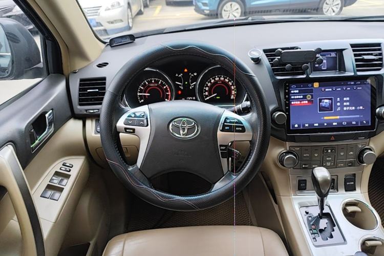 Used Toyota Highlander 2012 2.7L Two-Wheel Drive 7-Seater Luxury Edition Steering Wheel