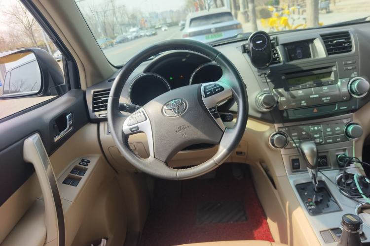 Used Toyota Highlander 2012 2.7L Two-Wheel Drive 7-Seater Luxury Edition Steering Wheel