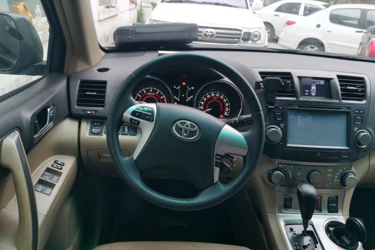 Used Toyota Highlander 2012 2.7L Two-Wheel Drive 5-Seater Sport Edition Steering Wheel