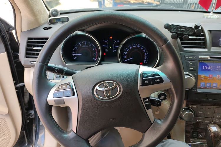 Used Toyota Highlander 2012 2.7L Two-Wheel Drive 7-Seater Luxury Edition Steering Wheel