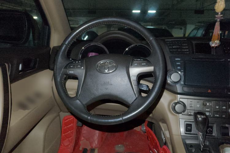 Used Toyota Highlander 2012 2.7L Two-Wheel Drive 7-Seater Luxury Edition Steering Wheel