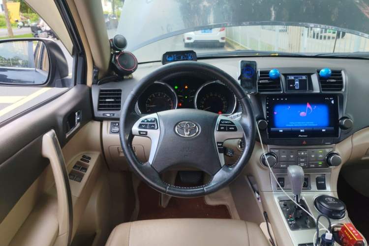 Used Toyota Highlander 2012 3.5L 4x4 7-Seater Luxury Edition Steering Wheel