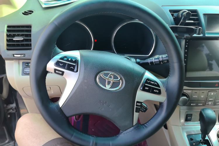 Used Toyota Highlander 2012 2.7L Two-Wheel Drive 7-Seater Luxury Edition Steering Wheel