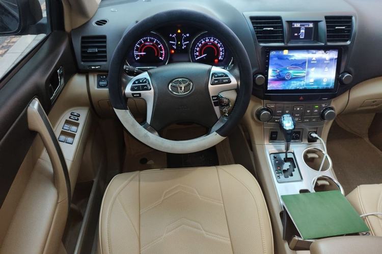 Used Toyota Highlander 2012 2.7L Two-Wheel Drive 7-Seater Luxury Edition Steering Wheel