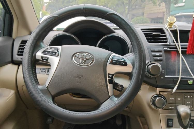Used Toyota Highlander 2012 2.7L Two-Wheel Drive 7-Seater Luxury Edition Steering Wheel
