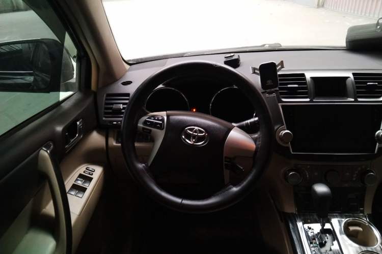 Used Toyota Highlander 2012 2.7L Two-Wheel Drive 5-Seater Sport Edition Steering Wheel