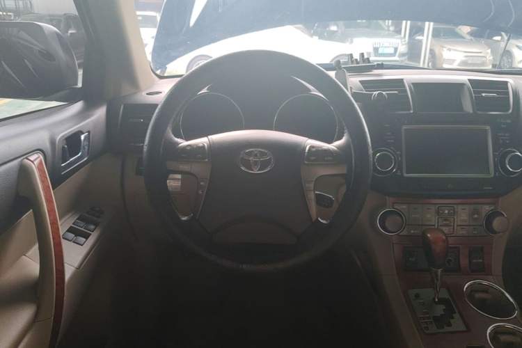 Used Toyota Highlander 2012 3.5L 4x4 7-Seater Ultimate Edition Steering Wheel
