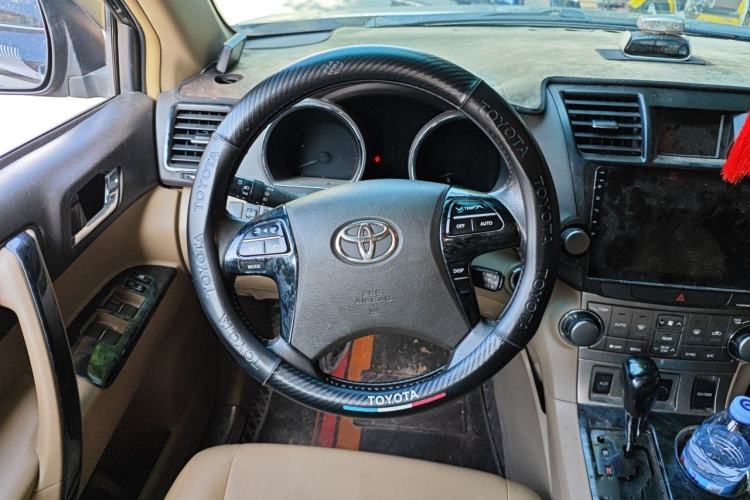 Used Toyota Highlander 2012 2.7L Two-Wheel Drive 7-Seater Luxury Edition Steering Wheel