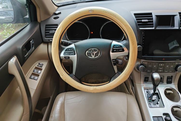 Used Toyota Highlander 2012 2.7L Two-Wheel Drive 7-Seater Luxury Edition Steering Wheel