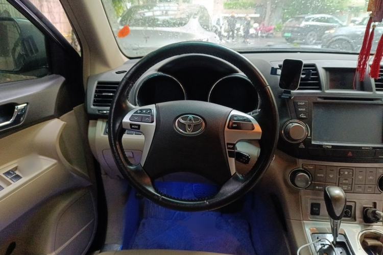 Used Toyota Highlander 2012 2.7L Two-Wheel Drive 7-Seater Luxury Edition Steering Wheel