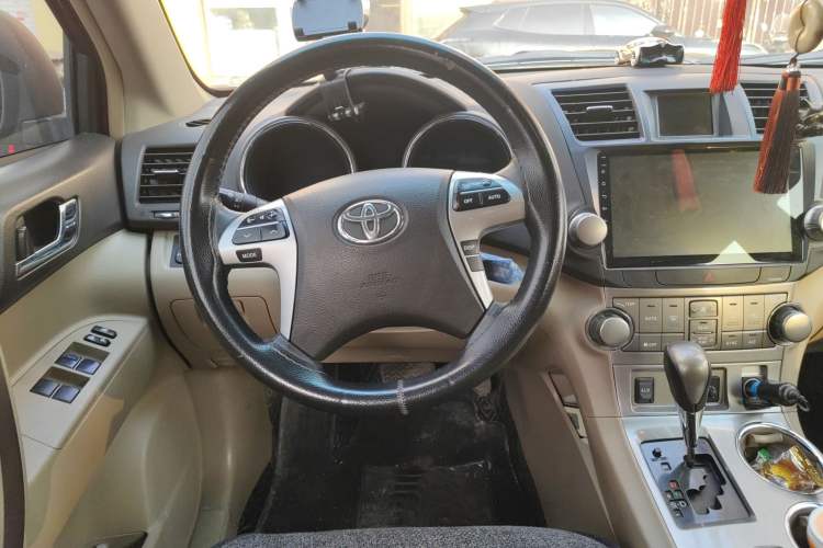 Used Toyota Highlander 2012 2.7L Two-Wheel Drive 7-Seater Luxury Edition Steering Wheel