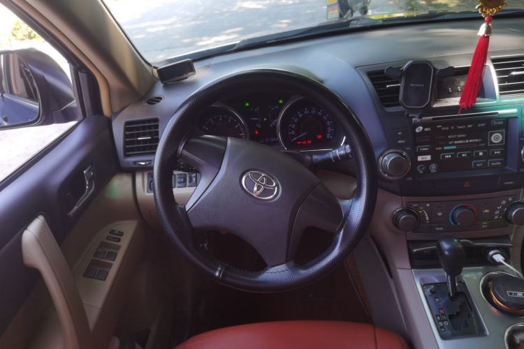 Used Toyota Highlander 2012 2.7L Two-Wheel Drive 7-Seater Elite Edition Steering Wheel