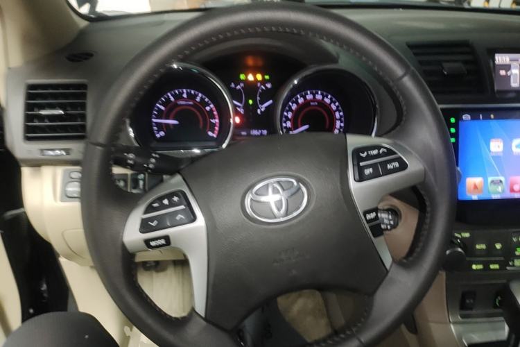 Used Toyota Highlander 2012 2.7L Two-Wheel Drive 7-Seater Luxury Edition Steering Wheel