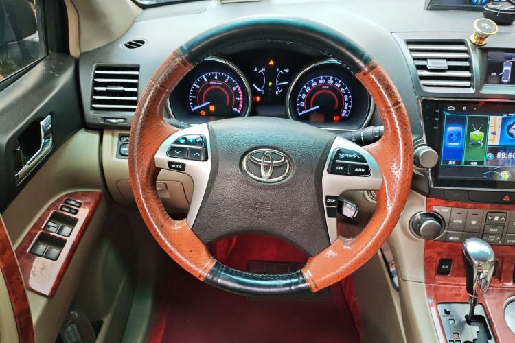 Used Toyota Highlander 2012 2.7L Two-Wheel Drive 7-Seater Luxury Edition Steering Wheel