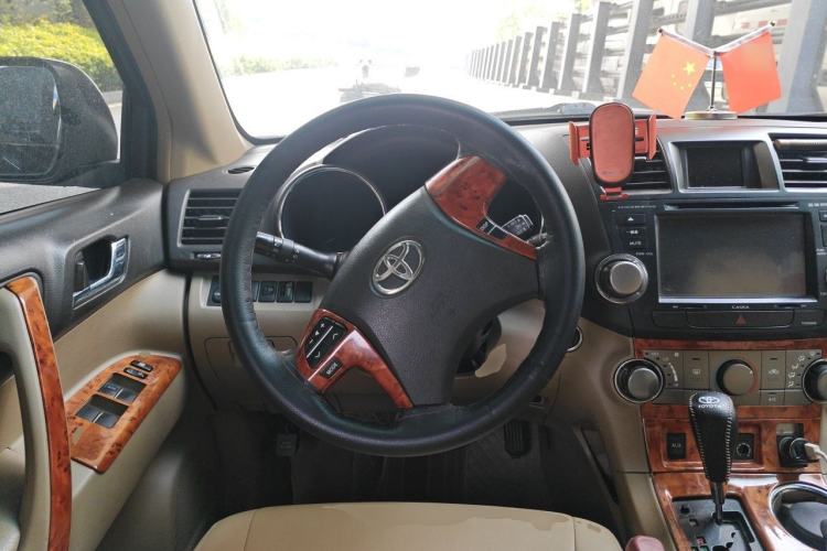 Used Toyota Highlander 2012 2.7L Two-Wheel Drive 5-Seater Sport Edition Steering Wheel