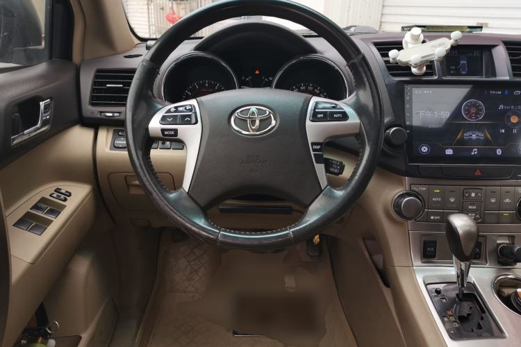 Used Toyota Highlander 2012 2.7L Two-Wheel Drive 7-Seater Luxury Edition Steering Wheel