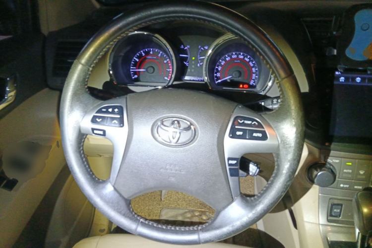 Used Toyota Highlander 2012 2.7L Two-Wheel Drive 7-Seater Luxury Edition Steering Wheel