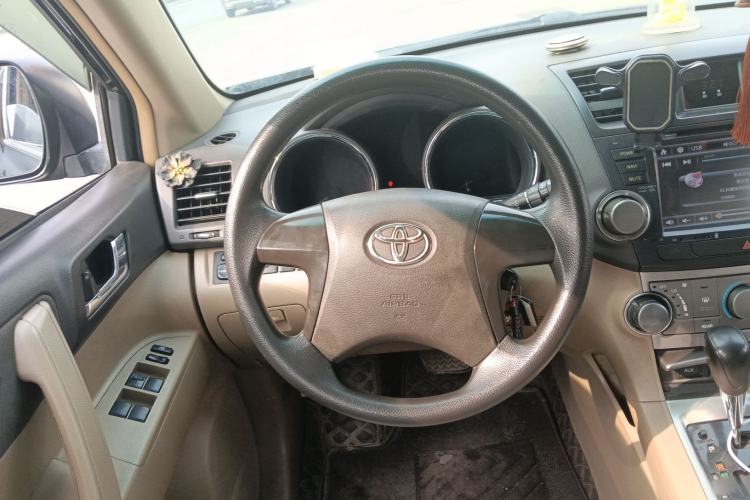 Used Toyota Highlander 2012 2.7L Two-Wheel Drive 7-Seater Elite Edition Steering Wheel