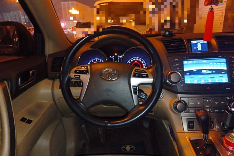 Used Toyota Highlander 2012 2.7L Two-Wheel Drive 7-Seater Luxury Edition Steering Wheel