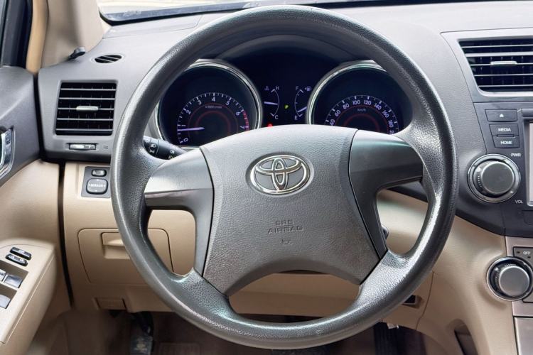 Used Toyota Highlander 2012 2.7L Two-Wheel Drive 7-Seater Elite Edition Steering Wheel