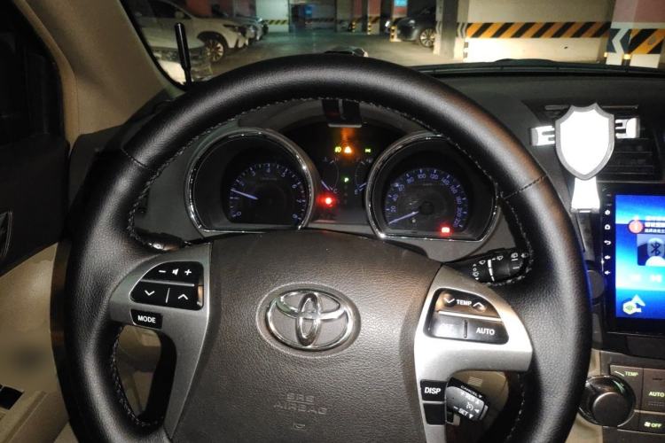 Used Toyota Highlander 2012 2.7L Two-Wheel Drive 7-Seater Luxury Edition Steering Wheel