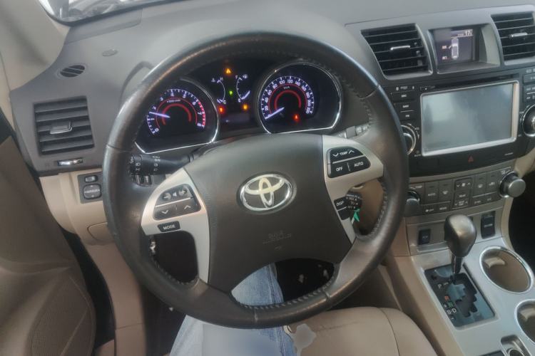 Used Toyota Highlander 2012 2.7L Two-Wheel Drive 7-Seater Luxury Edition Steering Wheel
